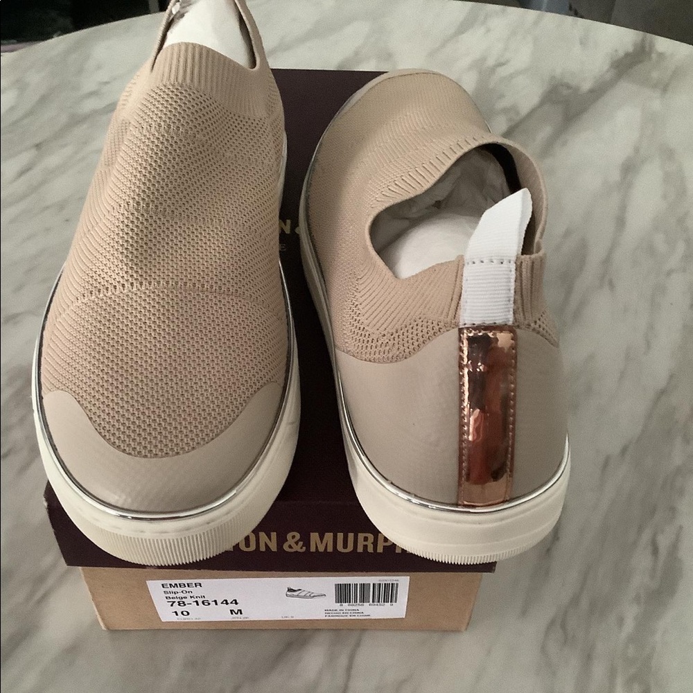 JOHNSTON & MURPHY Ember slip-on, beige knit shoe. Size 10